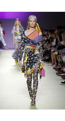 Versace Spring 2019 MFW / Versace весна-лето 2019 Неделя моды в Милане